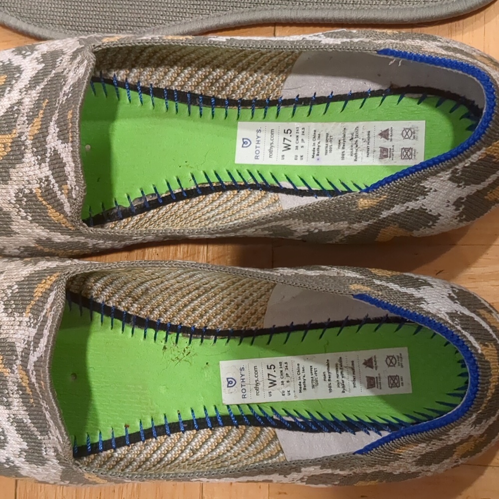 Rothy’s shoes size 7 1/2 olive green, cream, gold - Picture 5 of 7